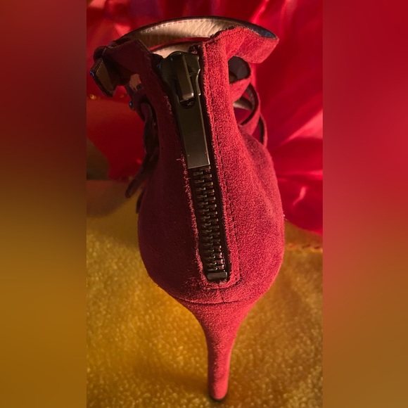 POUR LA VICTOIRE Vero Cuoio, Burgandy Suede Ankle Booties. Size 8M. - Picture 5 of 13